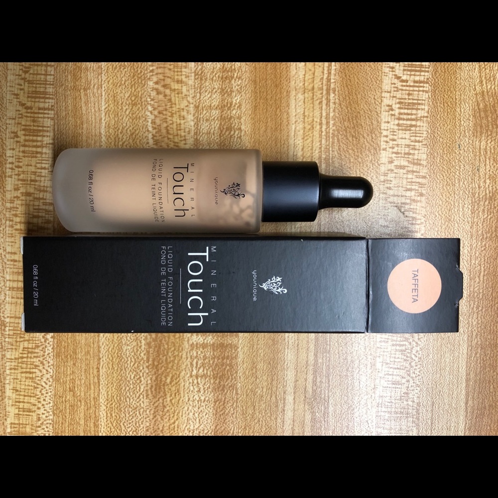 Touch liquid makeup